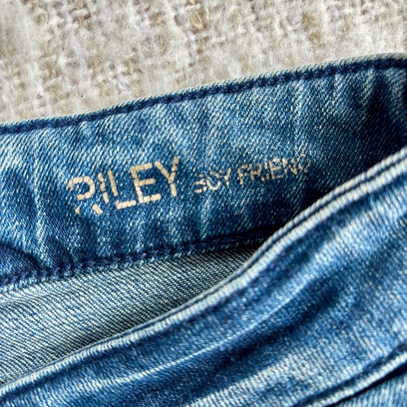 DL1961 Riley Boyfriend Jeans with Relaxed Fit - Picture 12 of 15